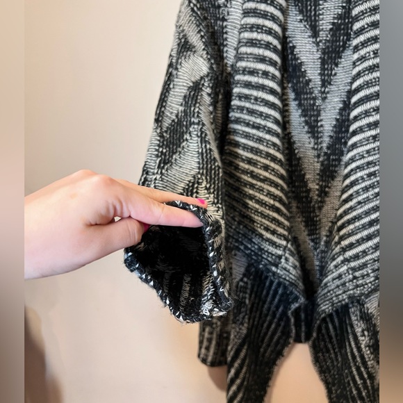 Mystree Cardigan - Picture 2 of 6